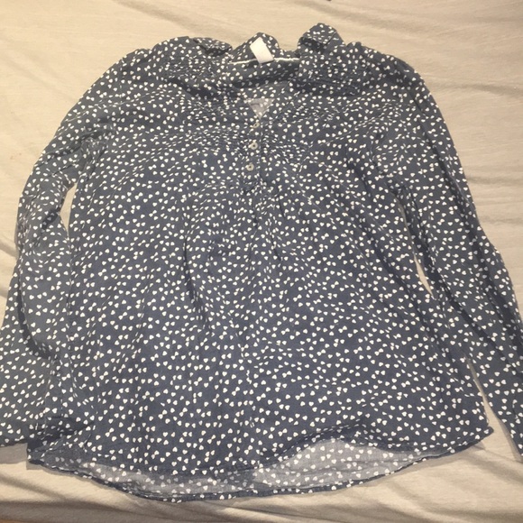 a long sleeved shirt - Picture 1 of 1